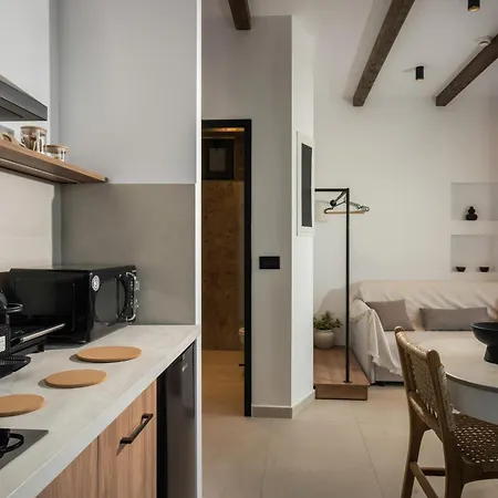 Aiolos Apartment *