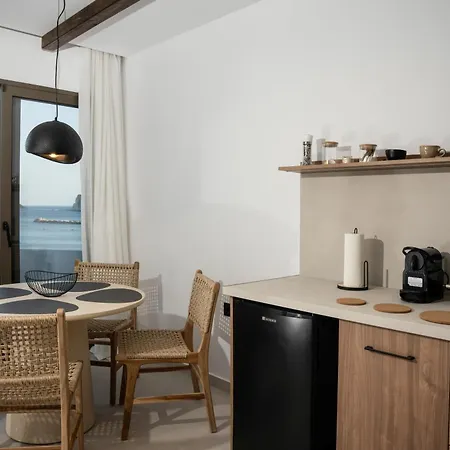 Aiolos Apartment *
